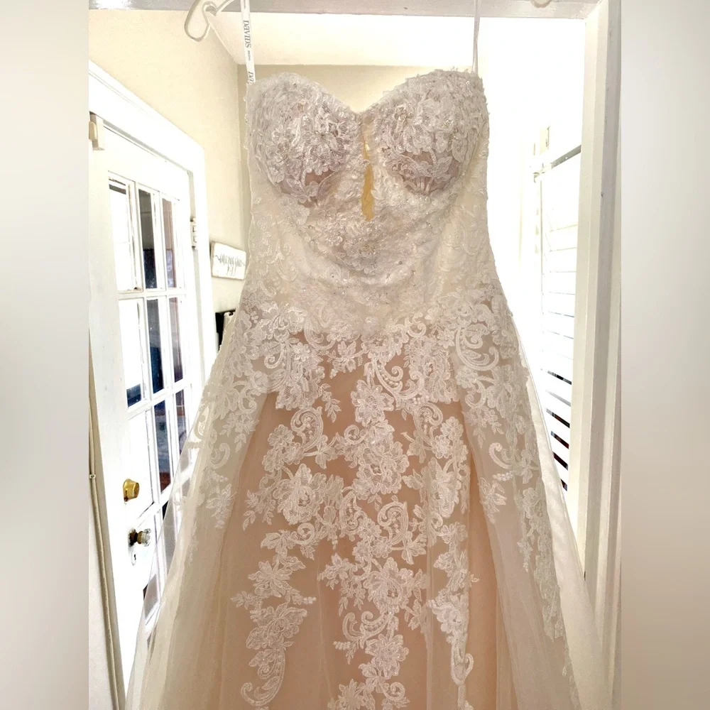 David’s bridal sheer lace and tulle ball gown wedding dress - Picture 4 of 10